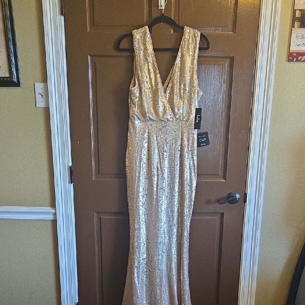 Lulus-Rose sequin V neck fitted gown Sz L NWT.